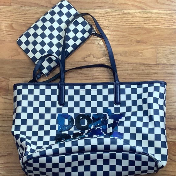 Marc Jacobs Handbags - Marc Jacobs Tote